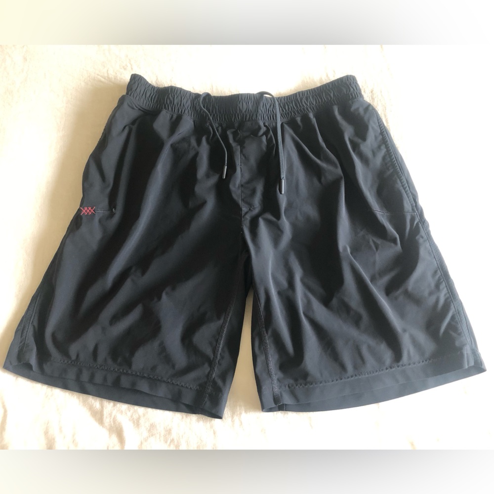 Rhone mens workout shorts. Size Large, All Black side pockets and drawstring